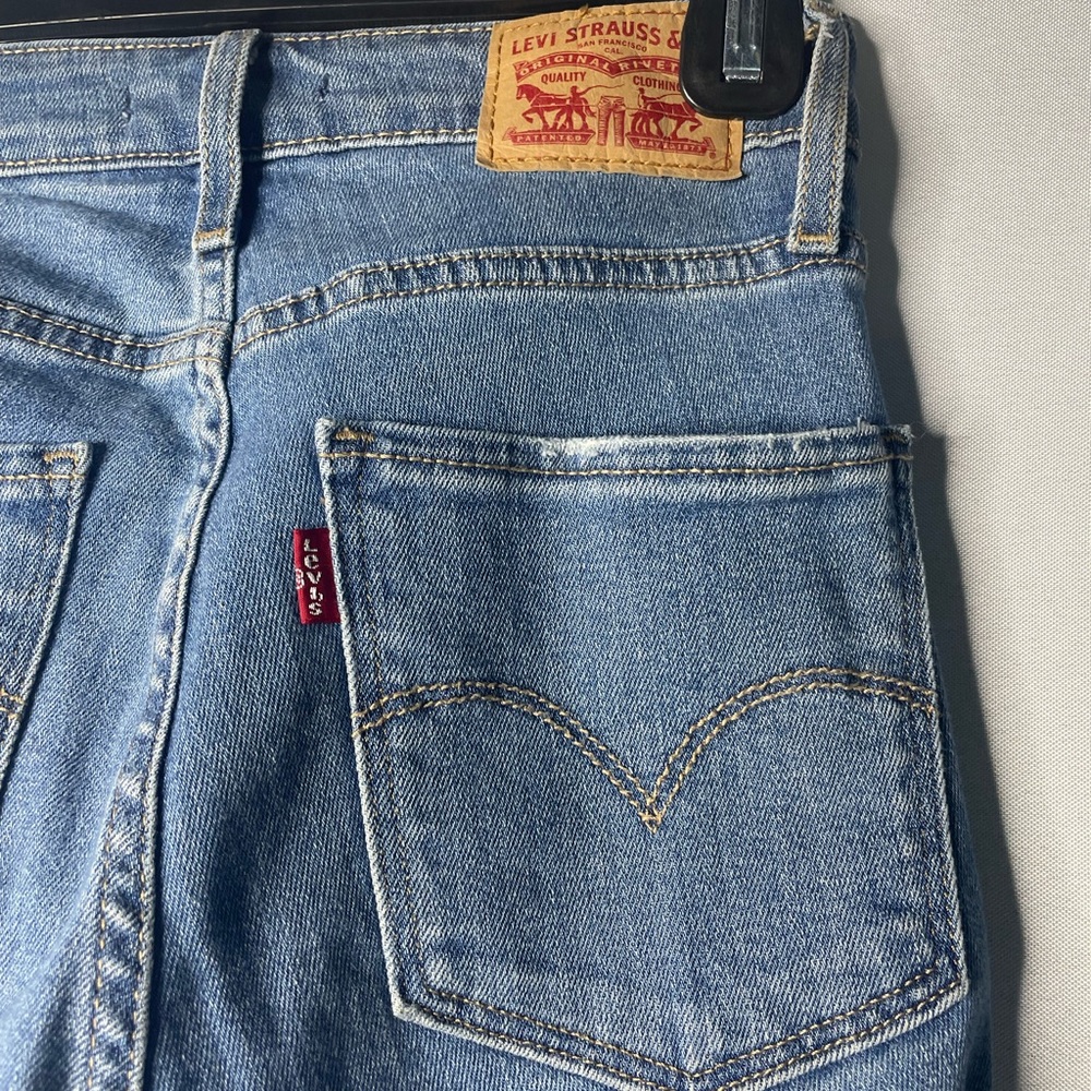 Levi’s High Rise Jeans - Picture 3 of 5